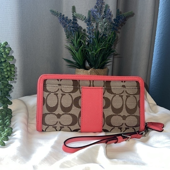 NWOT Coach Signature Leather Long Wallet w/Front Zip Compartment, Coral - Picture 3 of 9